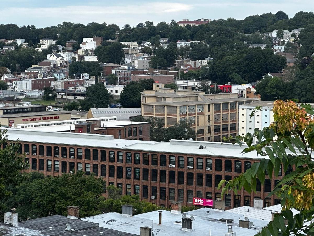 4-A Diamond In Yonkers Hotel Buitenkant foto