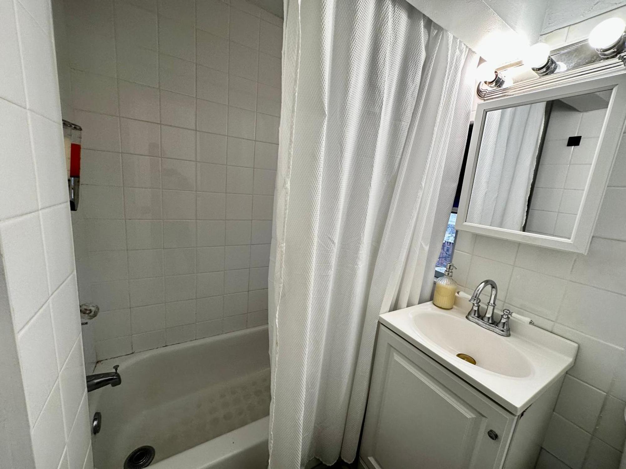4-A Diamond In Yonkers Hotel Buitenkant foto